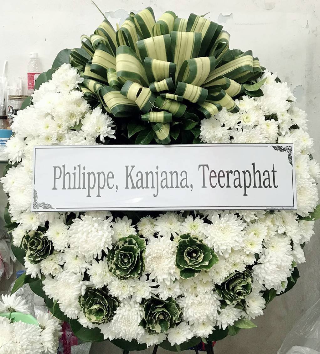 พวงหรีดดอกไม้สด ไซส์ L แบบที่ 3 - ร้านดอกไม้สุขใจ